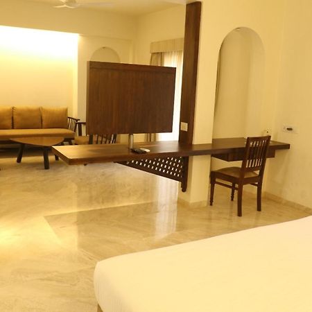 The Pavillion Hotel Kolhapur Buitenkant foto