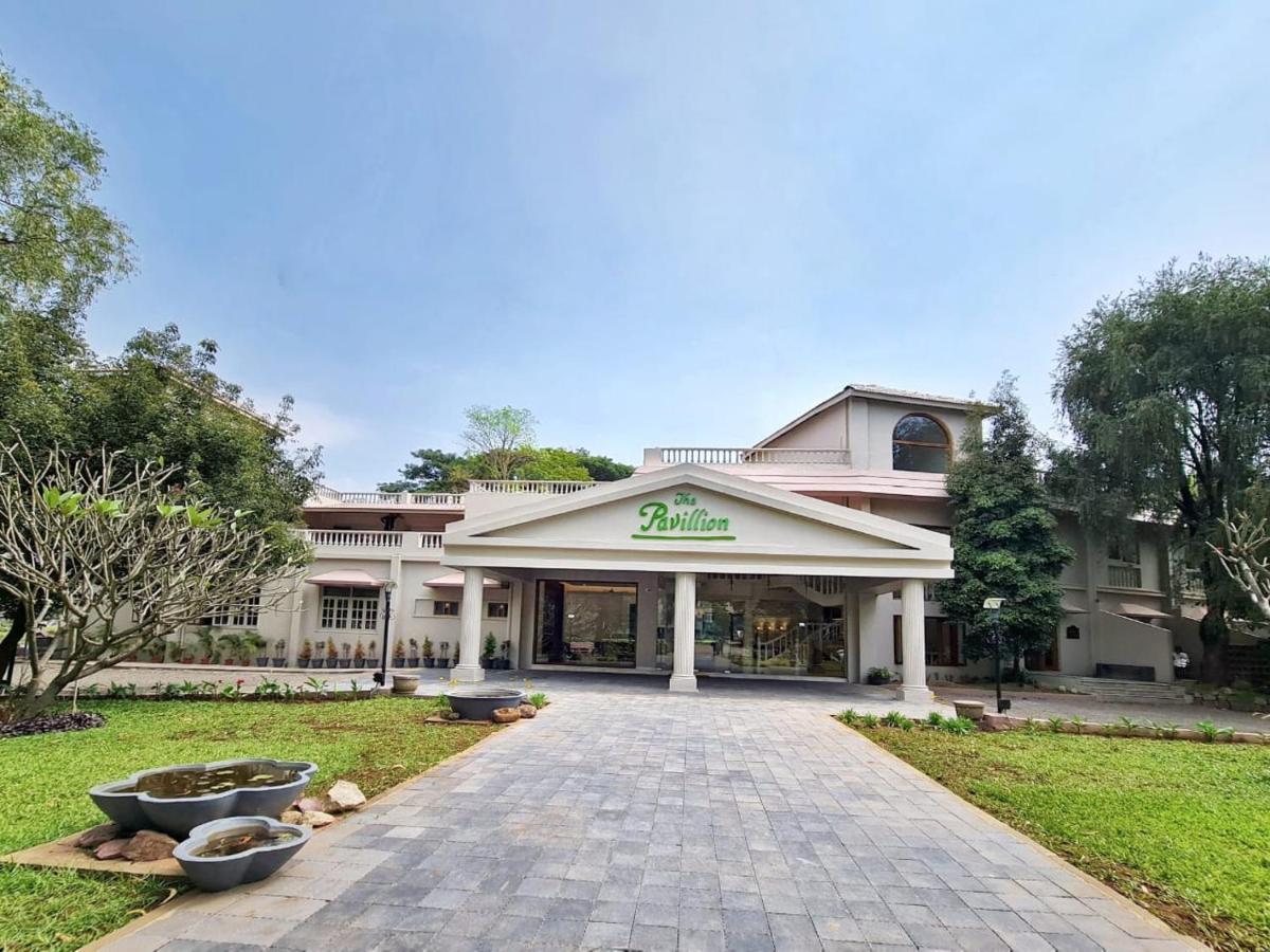 The Pavillion Hotel Kolhapur Buitenkant foto