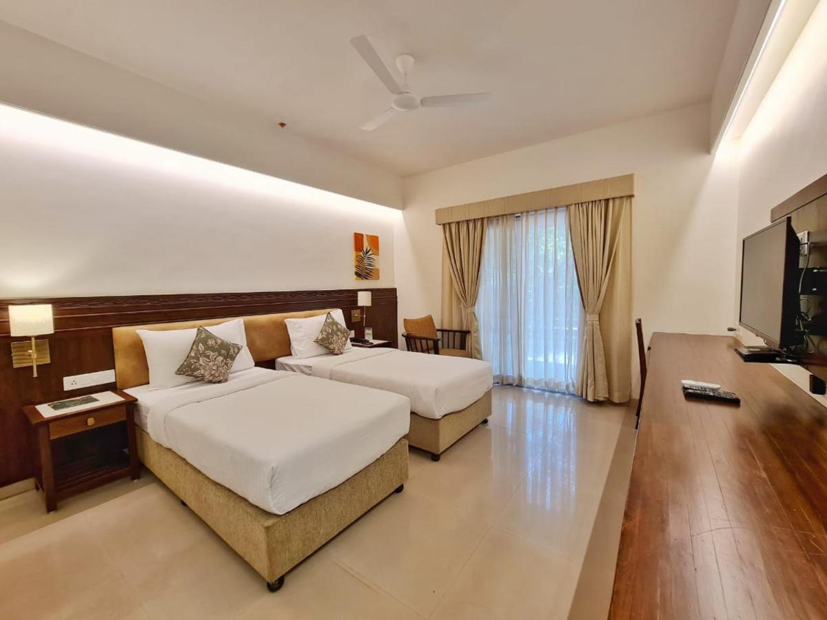 The Pavillion Hotel Kolhapur Buitenkant foto