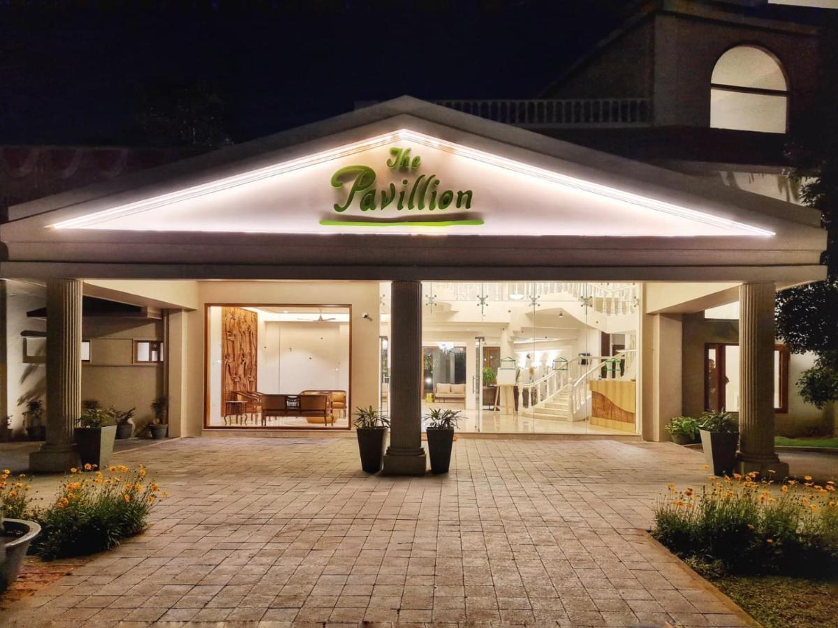 The Pavillion Hotel Kolhapur Buitenkant foto