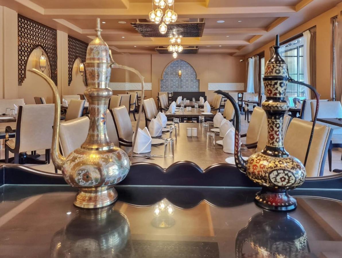 The Pavillion Hotel Kolhapur Buitenkant foto