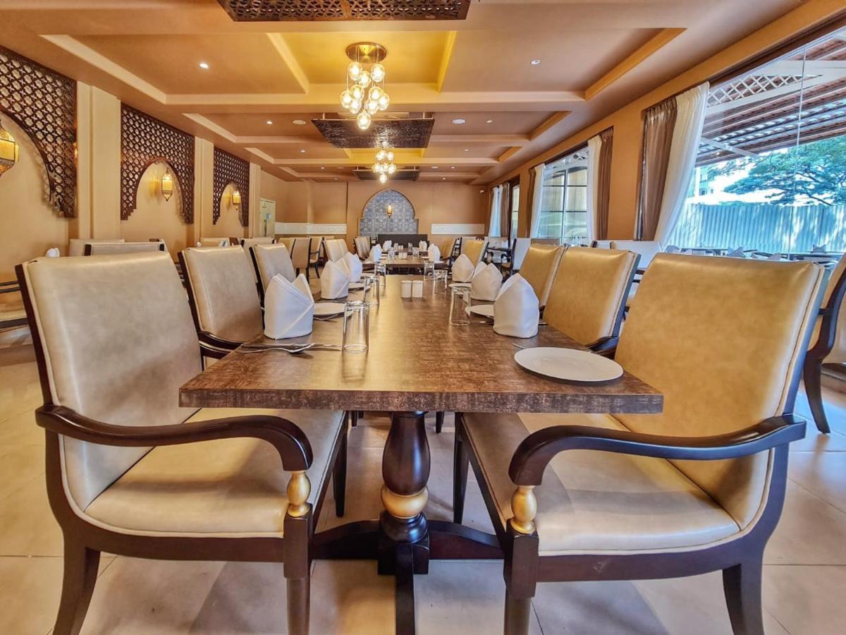 The Pavillion Hotel Kolhapur Buitenkant foto