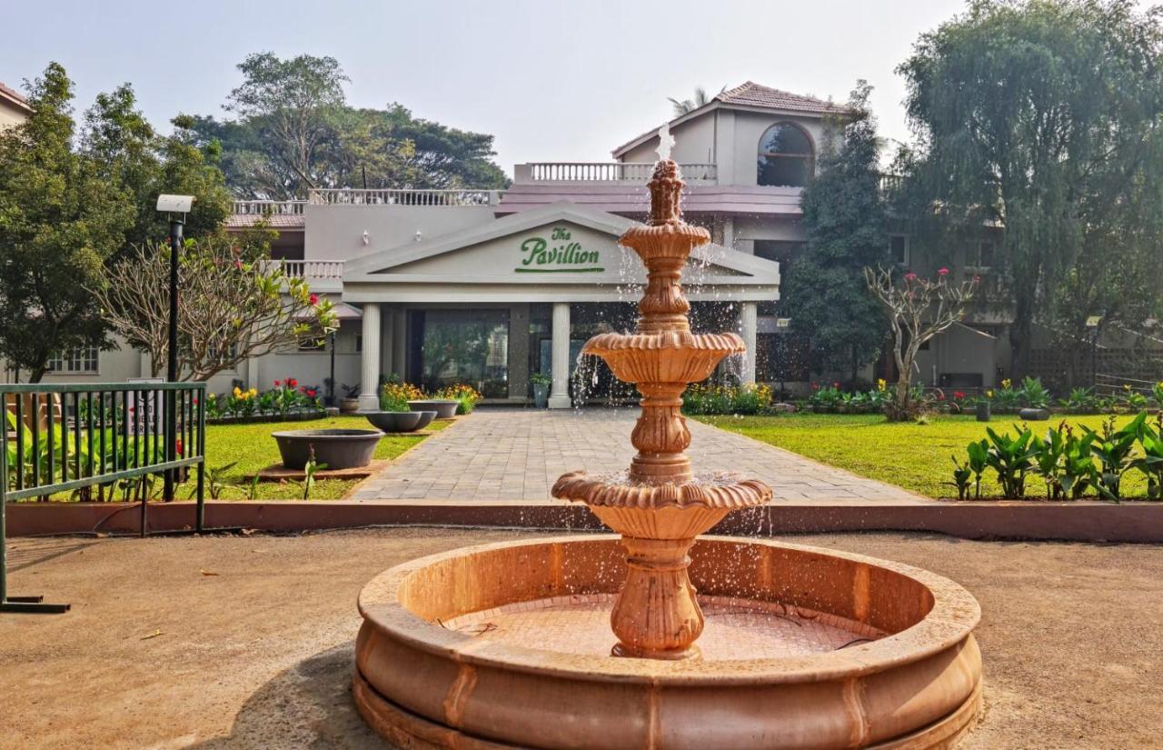The Pavillion Hotel Kolhapur Buitenkant foto