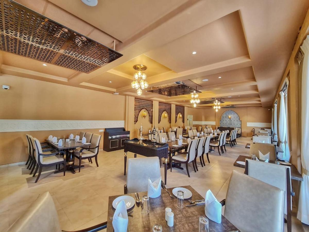 The Pavillion Hotel Kolhapur Buitenkant foto