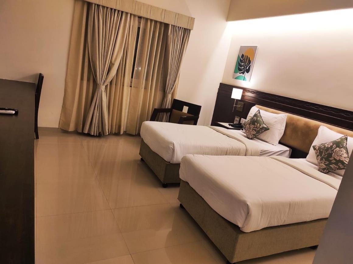 The Pavillion Hotel Kolhapur Buitenkant foto