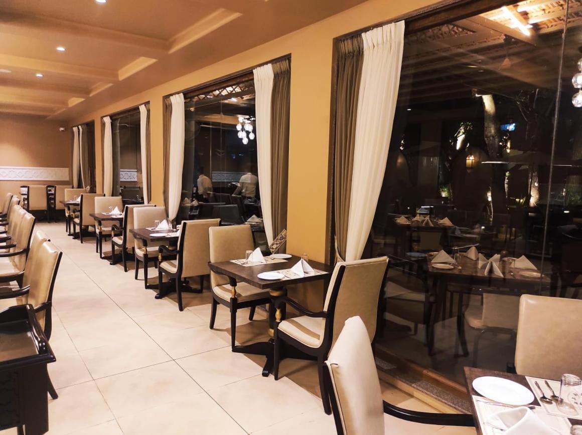The Pavillion Hotel Kolhapur Buitenkant foto
