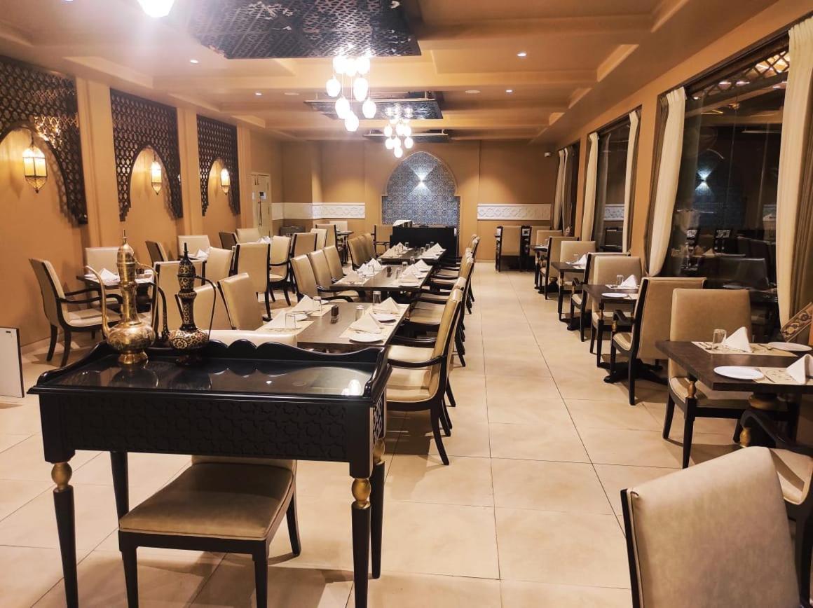 The Pavillion Hotel Kolhapur Buitenkant foto