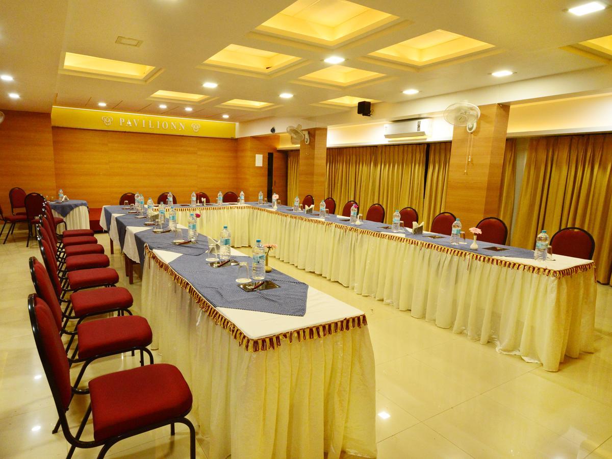 The Pavillion Hotel Kolhapur Buitenkant foto