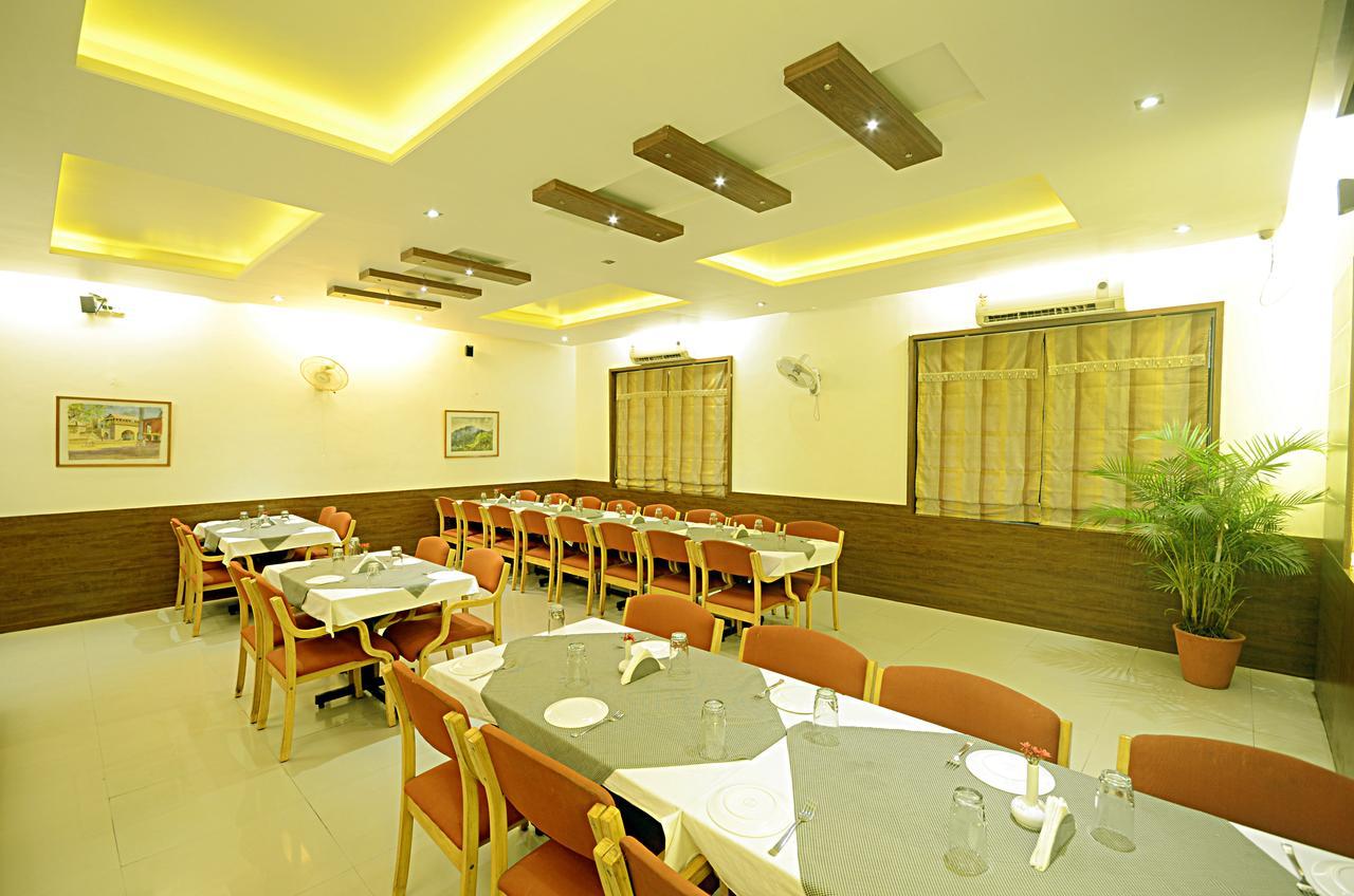 The Pavillion Hotel Kolhapur Buitenkant foto