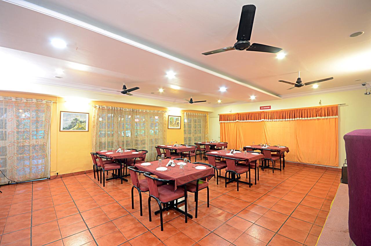 The Pavillion Hotel Kolhapur Buitenkant foto