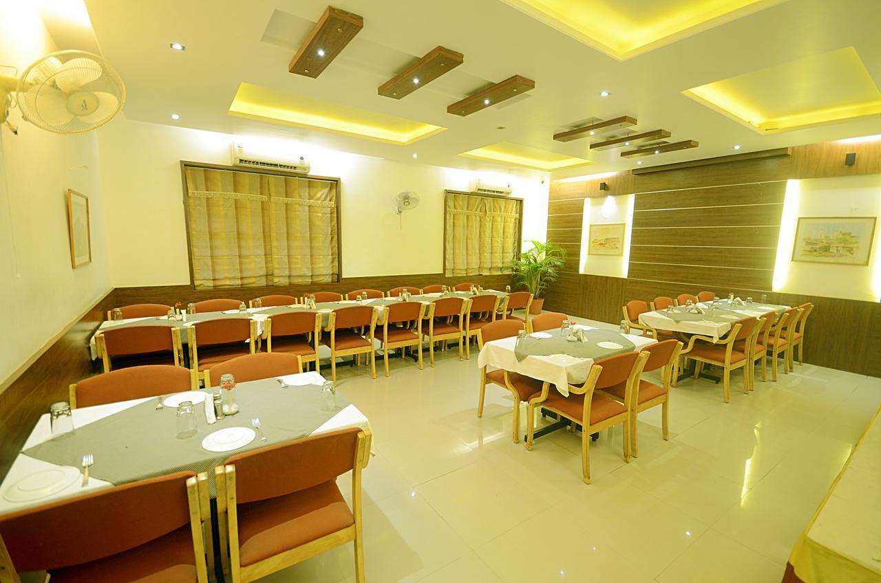 The Pavillion Hotel Kolhapur Buitenkant foto