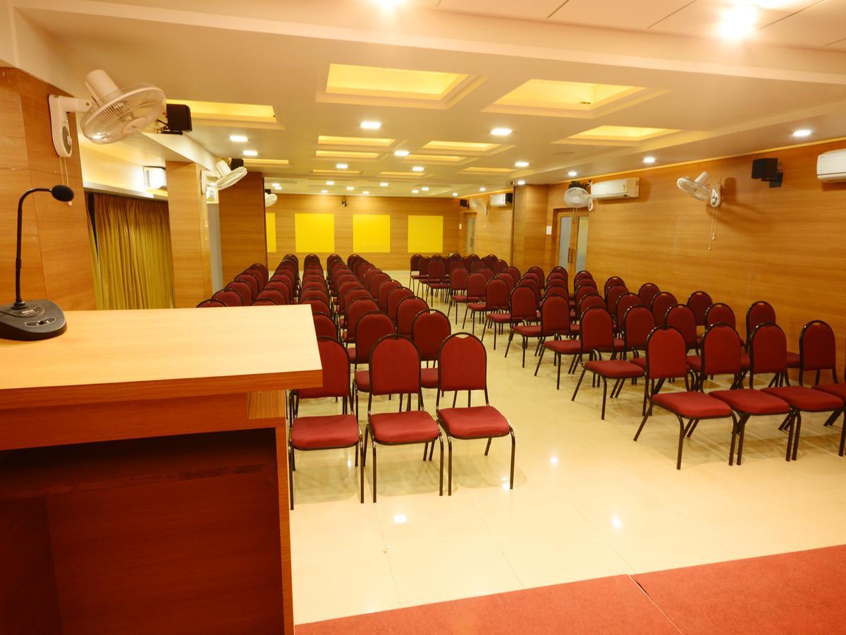 The Pavillion Hotel Kolhapur Buitenkant foto