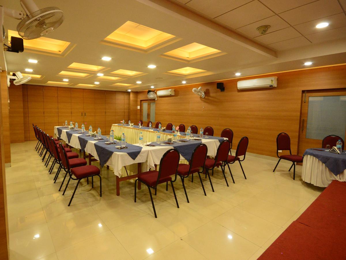 The Pavillion Hotel Kolhapur Buitenkant foto