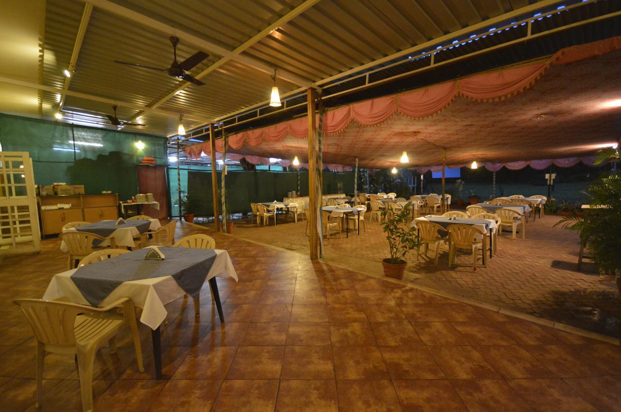 The Pavillion Hotel Kolhapur Buitenkant foto