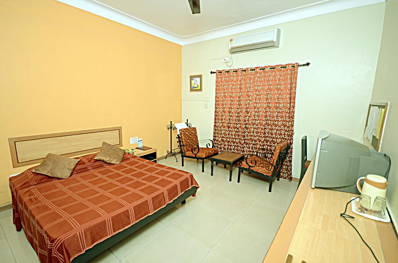 The Pavillion Hotel Kolhapur Buitenkant foto